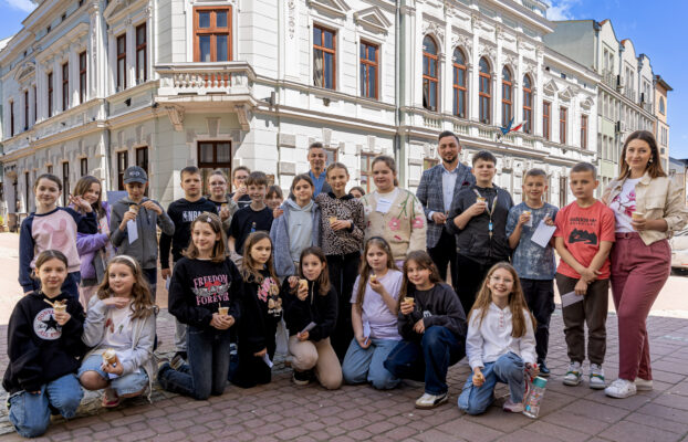 🌸📸 Magnolia Zofia ma swoich bohaterów – 4b z wizytą w Ratuszu‼️