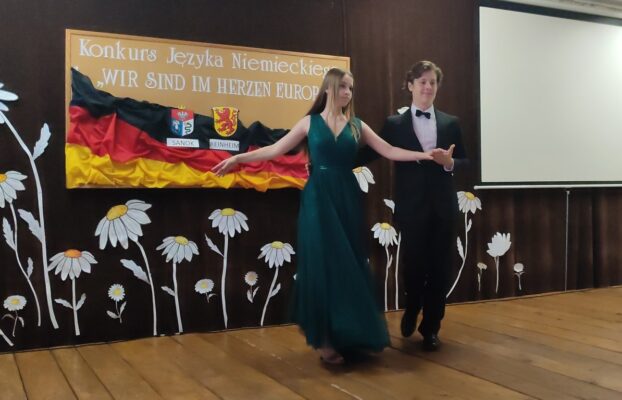 TANECZNY WYSTĘP ZUZANNY z klasy 8c…