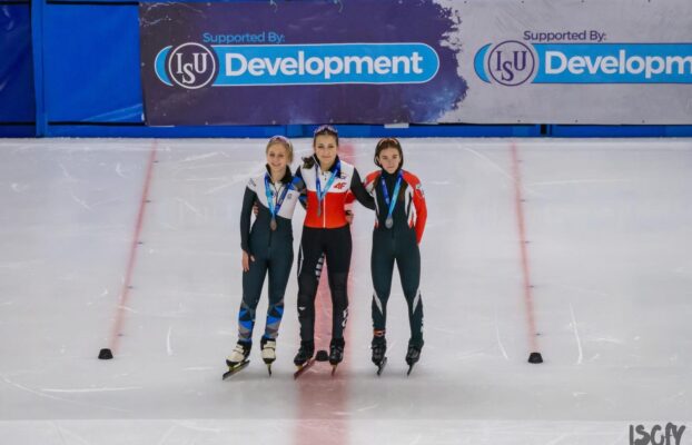 Medale i rekordy życiowe Wiktorii Abako z klasy 7a i Leny Strzyżowskiej z klasy 6b