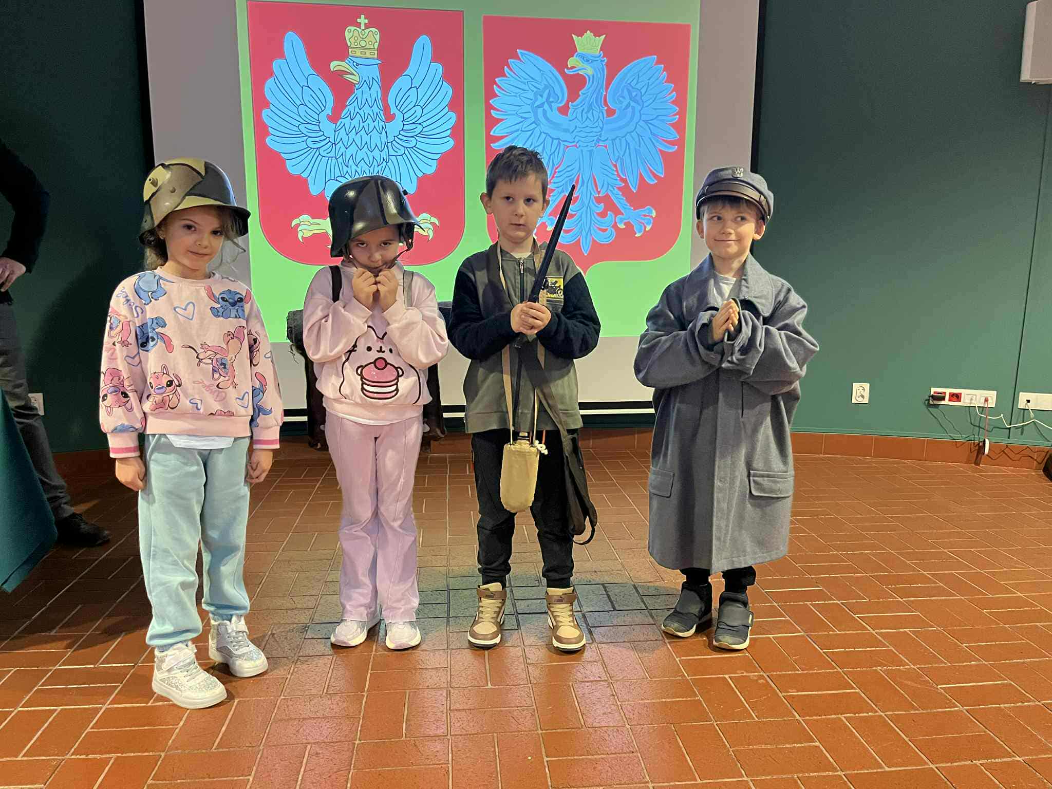 Wyjście klasy 1a do SANOCKIEGO ZAMKU – lekcja historii o odzyskaniu niepodległości…