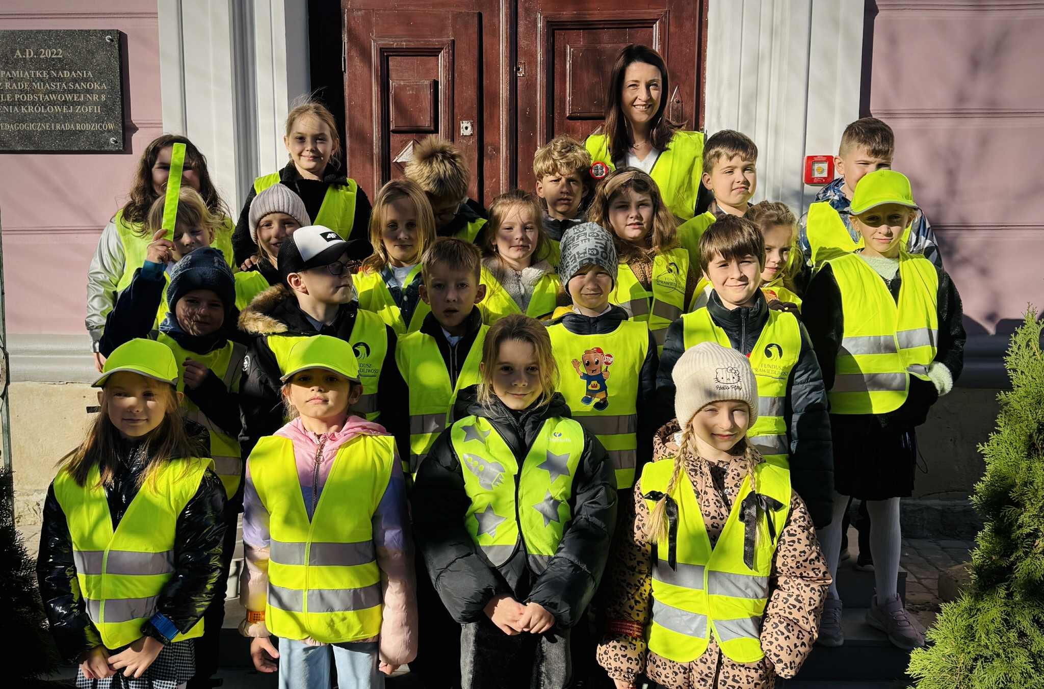 🎥✨ Odblaskowa Szkoła 2025 – przedstawiciele społeczności szkolnej –  klasa 2A w akcji! ✨🎥