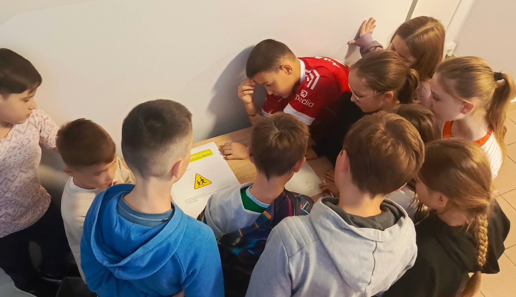 ODBLASKOWA gra terenowa w naszej szkole…