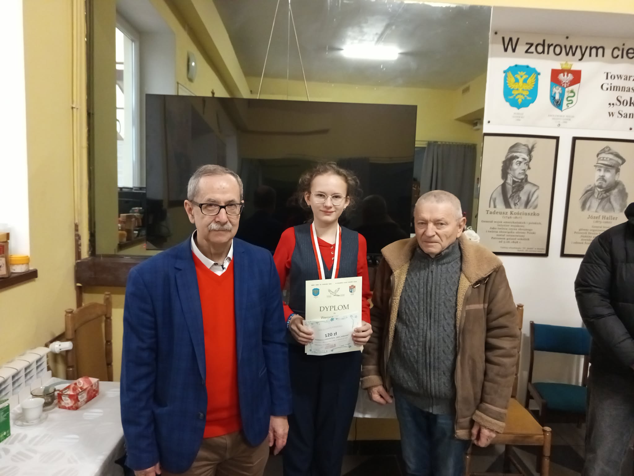 „NSZZ Solidarność – pierwszy wolny związek zawodowy w Polsce po 1945 roku” – I miejsce Weroniki w konkursie!