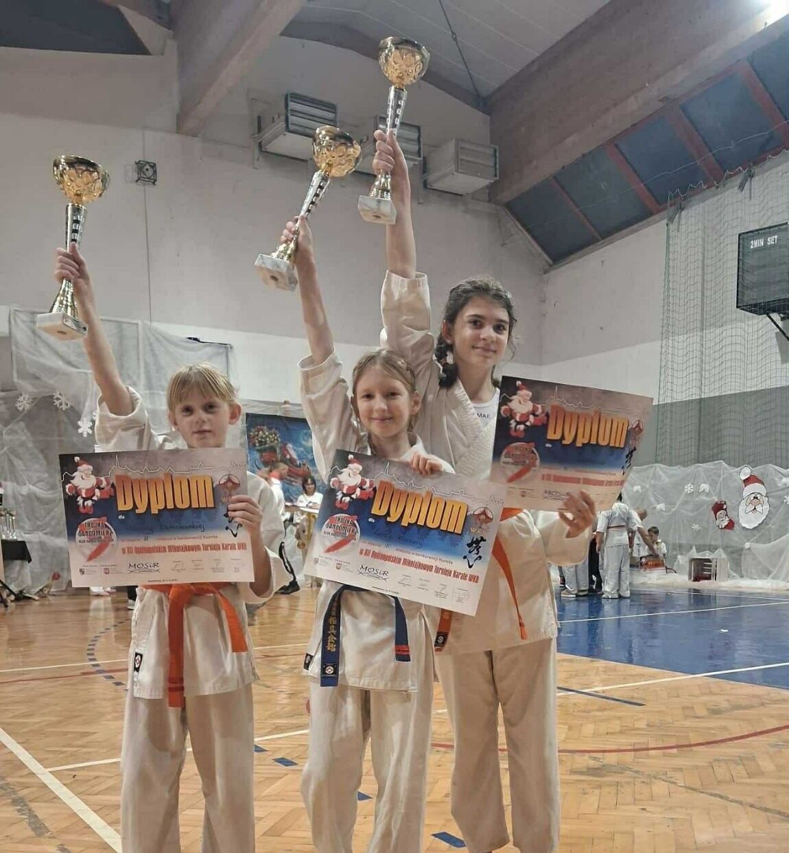 Sukcesy naszych uczennic w XII Mikołajkowym Turnieju Karate w Sandomierzu