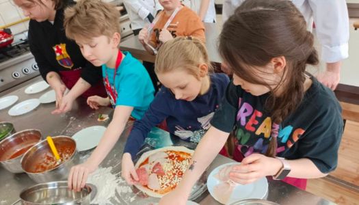 3B świętuje Dzień Pizzy w Ekonomiku…