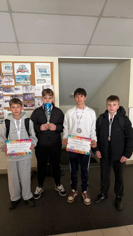 III miejsce chłopców i wicemistrzowski sukces Maksa Myćki w finale wojewódzkim ⛸️🥉🥈