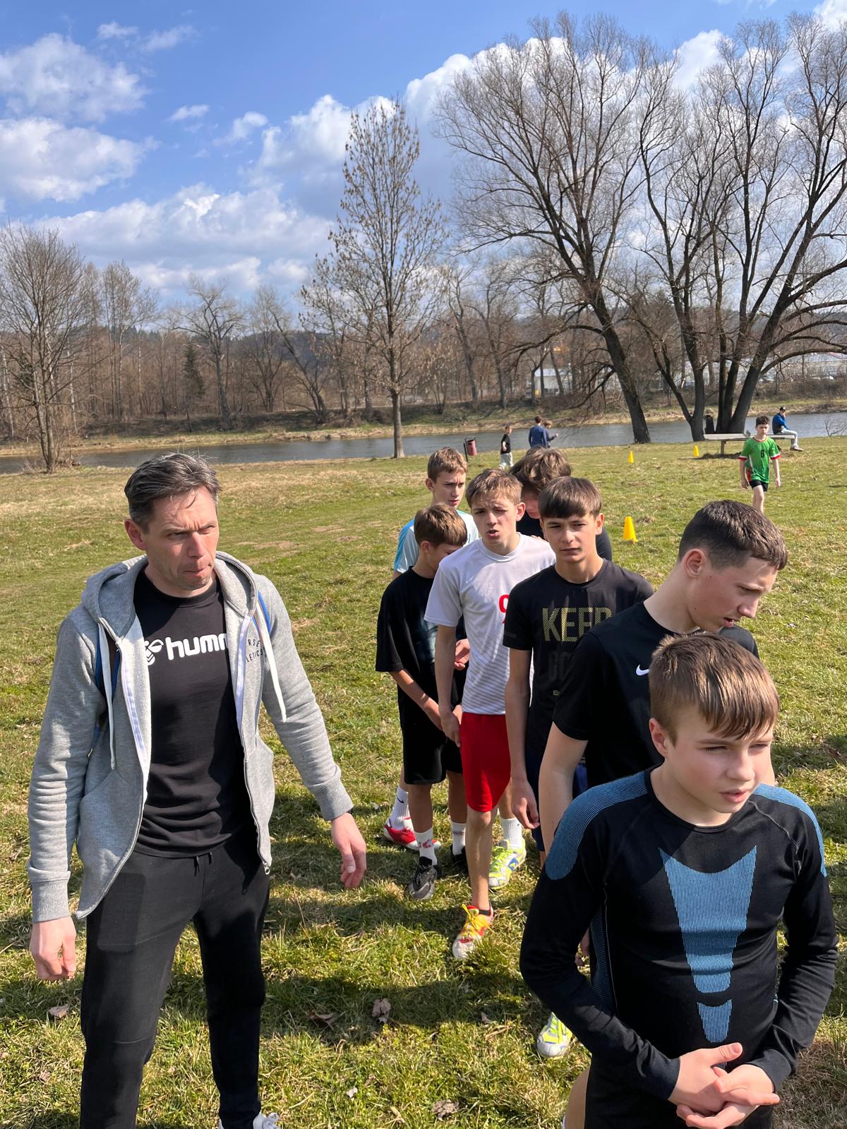 🏃‍♀️ Sukces naszych biegaczy na Sanockich Błoniach! 🏃‍♂️