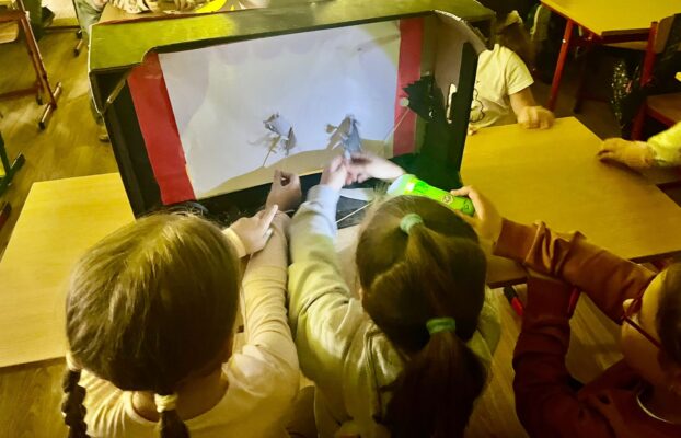 Teatr lalek w klasie 1a – „Czerwony Kapturek”…