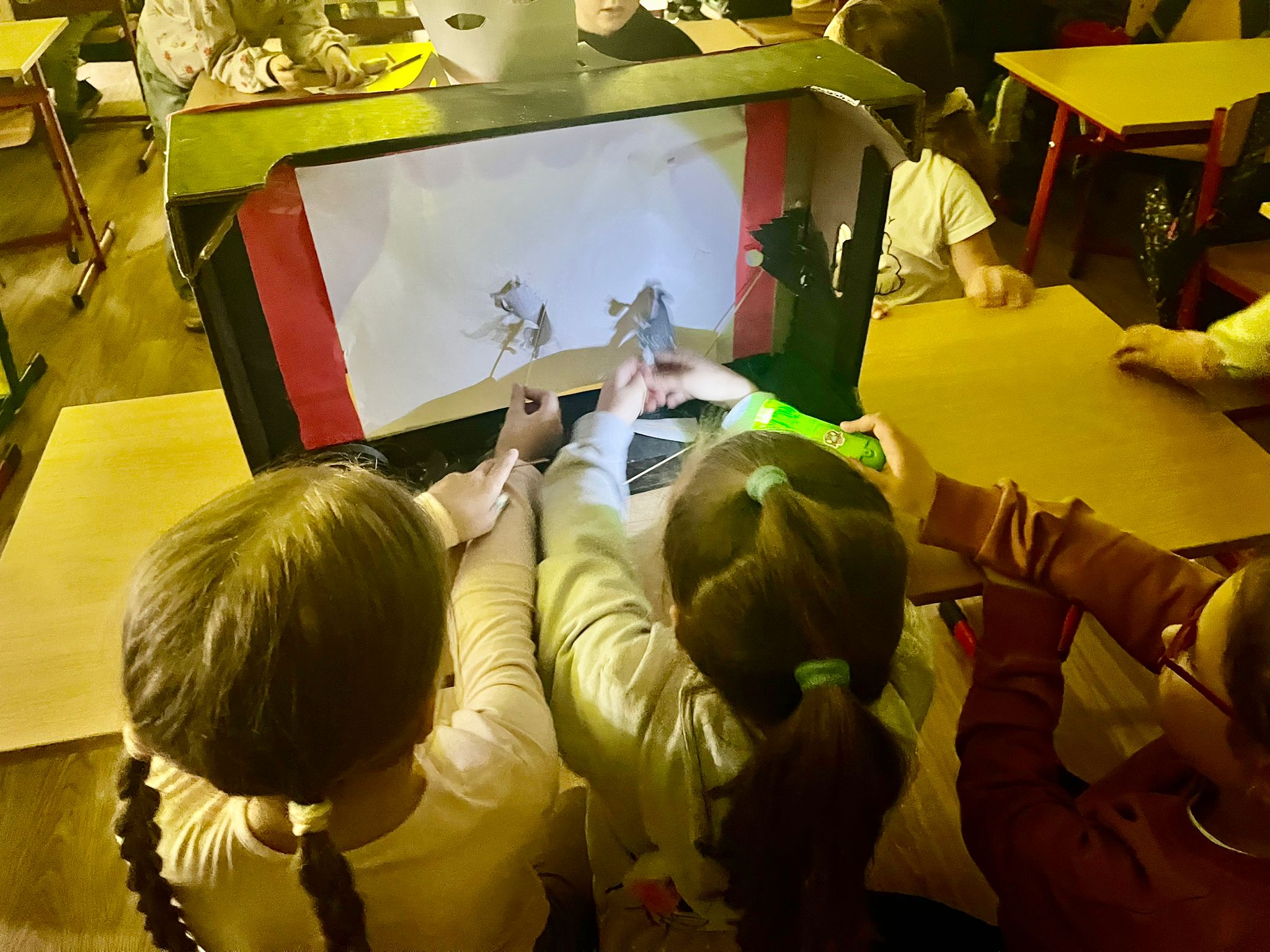 Teatr lalek w klasie 1a – „Czerwony Kapturek”…