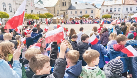 Wspólnie świętowaliśmy Dzień Flagi na sanockim rynku…