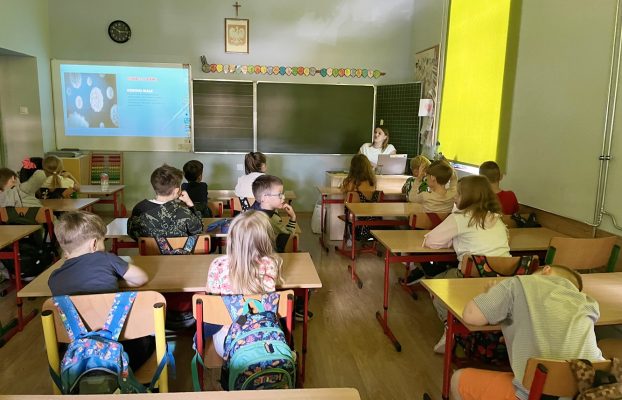 Spotkanie z Mamą Kacpra – wyjątkowa lekcja w klasie 1A…