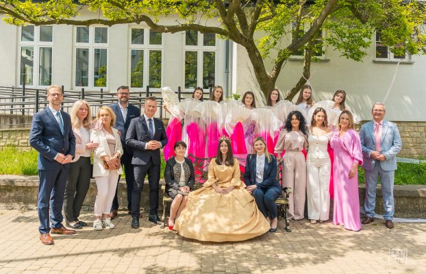 POD SKRZYDŁAMI DWÓCH ZOFII – w blasku królewskiego majestatu, w cieniu rozłożystej magnolii…