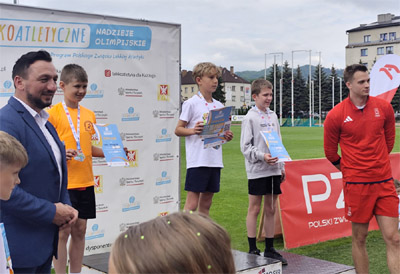 REWELACYJNY wynik Karola podczas lekkoatletycznych zawodów sportowych…