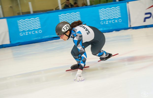 Wiktoria Abako  z klasy 8a z sukcesami w ogólnopolskich i międzynarodowych zawodach w short tracku!!!